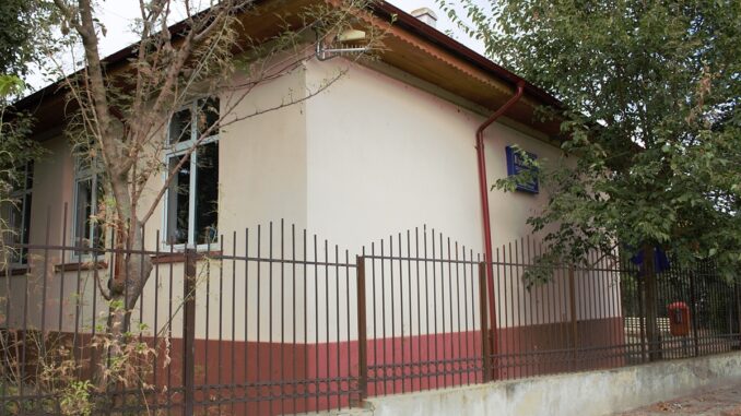 FOTO VIDEO Primăria Casimcea a luat măsuri pentru a opri depopularea satului Rahman. A fost reabilitată școala, drumurile au fost asfaltate și rețeaua de iluminat public este nouă