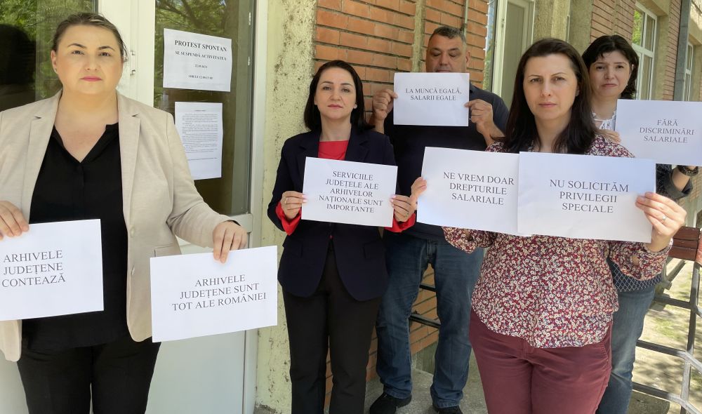 Protest spontan la Arhivele Naționale